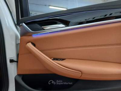 BMW Serie 5 530d Possibilità di finanziamento Bianco usata Borgonovo Val Tidone