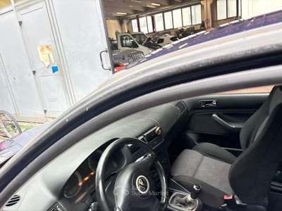 Volkswagen Golf 1.9 TDI/110 CV cat 5p.aut. Highline Blu/Azzurro usata Asigliano Veneto