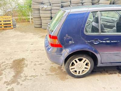 Volkswagen Golf 1.9 TDI/110 CV cat 5p.aut. Highline Blu/Azzurro usata Asigliano Veneto