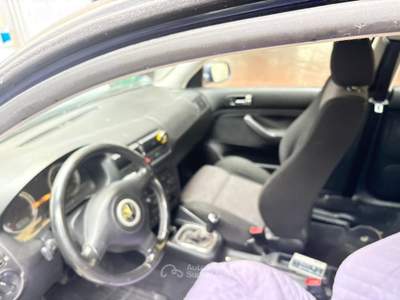 Volkswagen Golf 1.9 TDI/110 CV cat 5p.aut. Highline Blu/Azzurro usata Asigliano Veneto