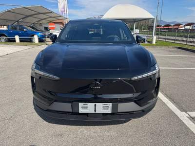 Volvo EX30 Single Motor Extended Range RWD Plus Black Edition - NUOVA Nero usata Crocetta del Montello