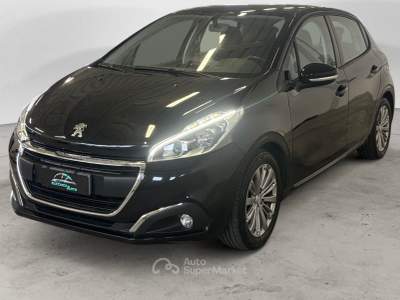 Peugeot 208 PEUGEOT 208  1.2 Nero usata Castelbaldo