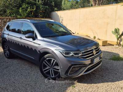 Volkswagen Tiguan Allspace PERFETTA IN OGNI SUO PARTICOLARE Blu/Azzurro usata Casarano