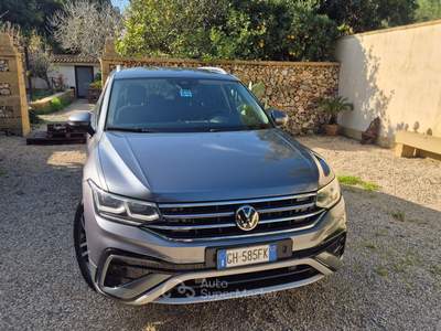 Volkswagen Tiguan Allspace PERFETTA IN OGNI SUO PARTICOLARE Blu/Azzurro usata Casarano