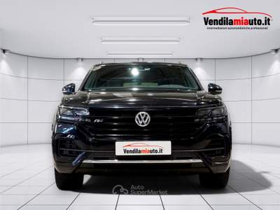 Volkswagen Touareg  3.0 V6 tdi Atmosphere R-Line Exterior Pack 231cv tiptronic Nero usata Milano