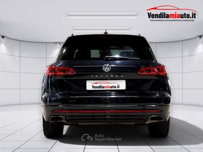 Volkswagen Touareg  3.0 V6 tdi Atmosphere R-Line Exterior Pack 231cv tiptronic Nero usata Milano