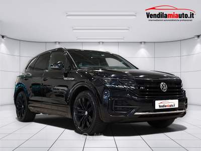 Volkswagen Touareg  3.0 V6 tdi Atmosphere R-Line Exterior Pack 231cv tiptronic Nero usata Milano