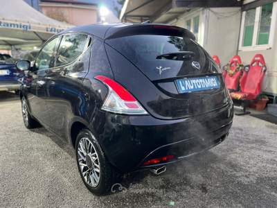 Lancia Ypsilon Ypsilon 1.0 FireFly 5 porte S&S Hybrid Gold Plus Nero usata Nocera Inferiore