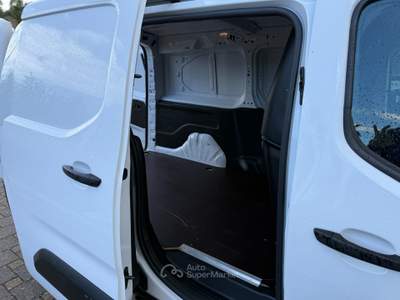 Peugeot Partner 1.5BlueHDi 100 3 POSTI NAVI Furgone Maxi L2 + IVA Bianco usata Mesagne