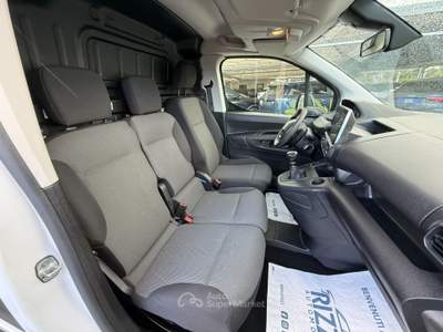 Peugeot Partner 1.5BlueHDi 100 3 POSTI NAVI Furgone Maxi L2 + IVA Bianco usata Mesagne