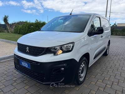 Peugeot Partner 1.5BlueHDi 100 3 POSTI NAVI Furgone Maxi L2 + IVA Bianco usata Mesagne