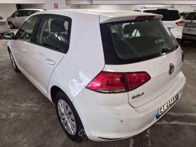 Volkswagen Golf Golf VII 5p 1.2 tsi Trendline 85cv Bianco usata Pisa