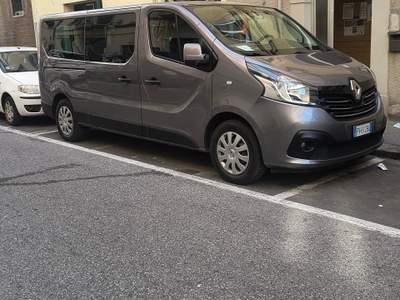 Renault Trafic Renaul traffic 9 posti  non fumatore usata Livorno