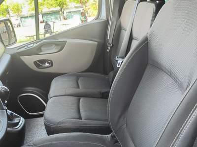 Renault Trafic Renaul traffic 9 posti  non fumatore usata Livorno