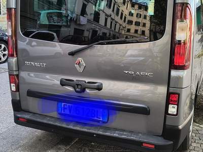 Renault Trafic Renaul traffic 9 posti  non fumatore usata Livorno