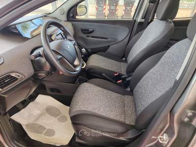 Lancia Ypsilon Hybrid 9000 km 2023 Grigio usata Polignano a Mare