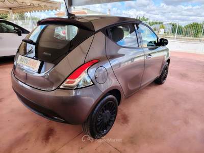 Lancia Ypsilon Hybrid 9000 km 2023 Grigio usata Polignano a Mare