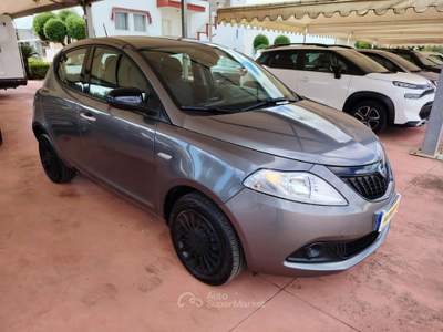 Lancia Ypsilon Hybrid 9000 km 2023 Grigio usata Polignano a Mare