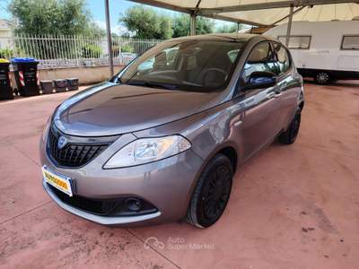 Lancia Ypsilon Hybrid 9000 km 2023 Grigio usata Polignano a Mare