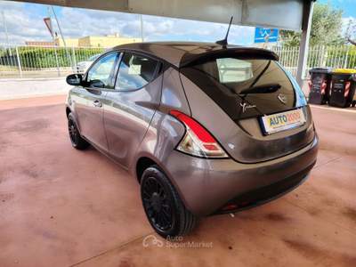 Lancia Ypsilon Hybrid 9000 km 2023 Grigio usata Polignano a Mare
