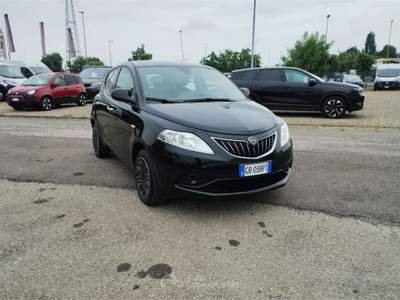 Lancia Ypsilon  my24 1.0 firefly 70 cvstart&stop hybrid oro Nero usata Modena