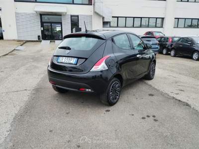 Lancia Ypsilon  my24 1.0 firefly 70 cvstart&stop hybrid oro Nero usata Modena
