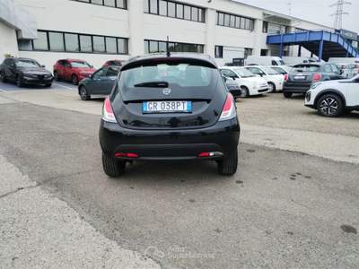 Lancia Ypsilon  my24 1.0 firefly 70 cvstart&stop hybrid oro Nero usata Modena