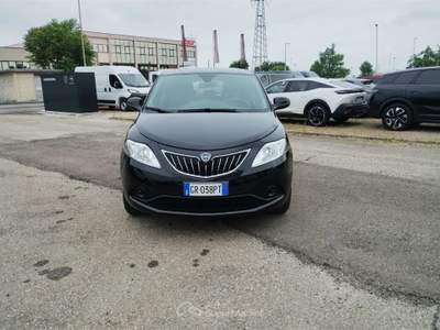 Lancia Ypsilon  my24 1.0 firefly 70 cvstart&stop hybrid oro Nero usata Modena