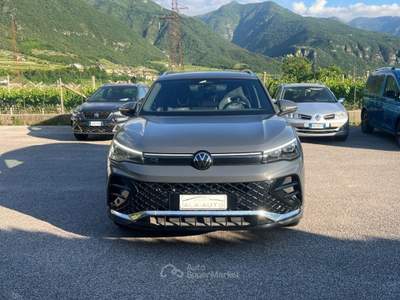 Volkswagen Tiguan 2.0 TDI 150 CV SCR DSG R-Line Grigio usata Ala