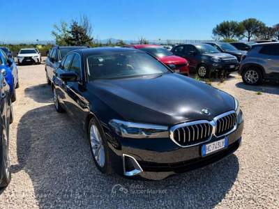 BMW Serie 5 520d Serie 5 G30 2020 Berlina 520d mhev 48V Luxury auto Blu/Azzurro usata Basiliano