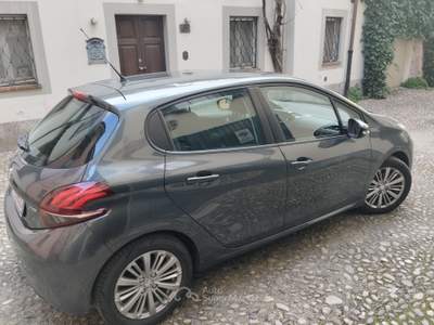 Peugeot 208 SOLO 25.000 km Pari al Nuovo  Unico Proprietario   . Grigio usata Pavia