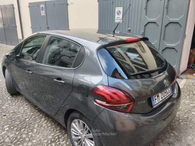 Peugeot 208 SOLO 25.000 km Pari al Nuovo  Unico Proprietario   . Grigio usata Pavia