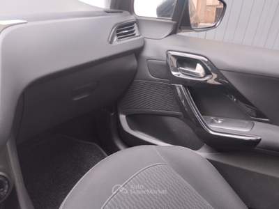 Peugeot 208 SOLO 25.000 km Pari al Nuovo  Unico Proprietario   . Grigio usata Pavia
