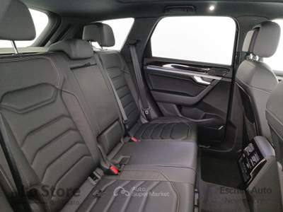 Volkswagen Touareg 3.0 v6 tdi scr r-line 231cv auto Nero usata Pisa