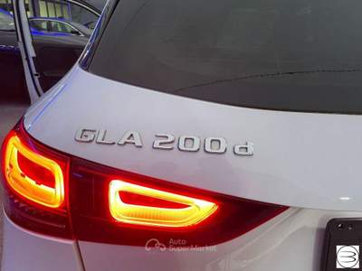 Mercedes-Benz GLA 200 d Automatic Sport Bianco usata Isernia