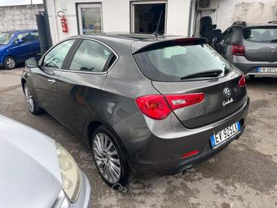 Alfa Romeo Giulietta TCT Exclusive Giallo usata Palma Campania