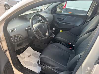 Lancia Ypsilon 5 porte GPL Ecochic Gold Beige usata Palma Campania