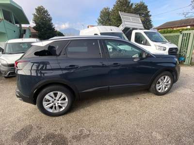 Peugeot 3008 BlueHDi 130 EAT8 Business NAVIGATORETELECAMERA Grigio usata Manocalzati