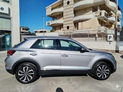 Volkswagen T-Roc 1.5 tsi Style dsg 150 CV -Telecamera-Keyless- Grigio usata Francavilla al Mare