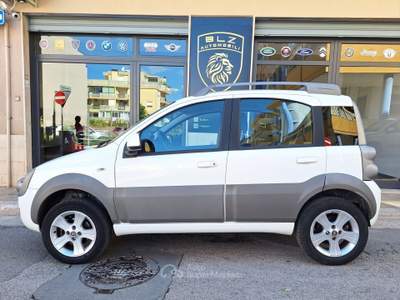 Fiat Panda DPF 4x4 Cross Bianco usata Castellana Grotte