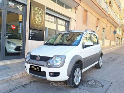 Fiat Panda DPF 4x4 Cross Bianco usata Castellana Grotte