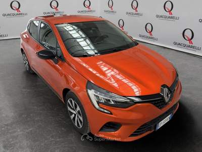 Renault Clio 1.6 E-TECH FULL HYBRID EVOLUTION 145CV AUTO Arancione usata Milano