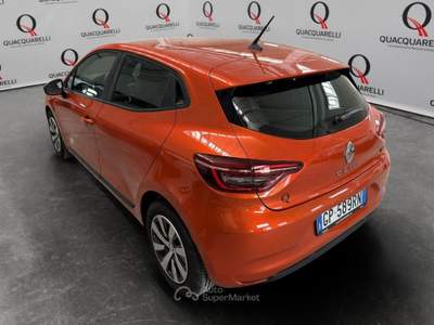 Renault Clio 1.6 E-TECH FULL HYBRID EVOLUTION 145CV AUTO Arancione usata Milano