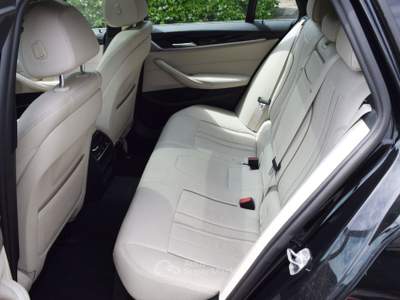 BMW Serie 5 530d Futura d Touring Luxury auto Nero usata Roma