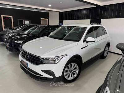 Volkswagen Tiguan Anno 12/2021 2.0 TDI 150 CV SCR DSG Elegance Bianco usata Torino