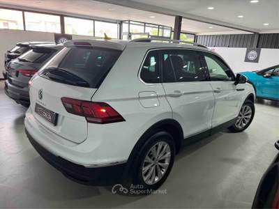 Volkswagen Tiguan Anno 12/2021 2.0 TDI 150 CV SCR DSG Elegance Bianco usata Torino