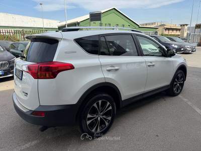 Toyota RAV4 2.2 d-cat Lounge 4wd 150cv auto Bianco usata Lallio