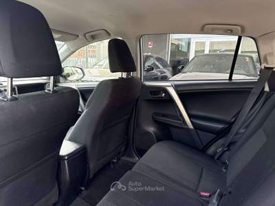 Toyota RAV4 2.2 d-cat Lounge 4wd 150cv auto Bianco usata Lallio