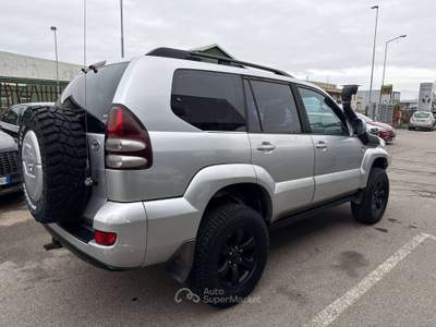 Toyota Land Cruiser 5p 3.0 d-4d GPL / 8 POSTI Grigio usata Lallio