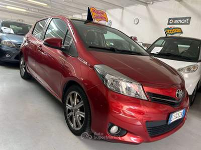 Toyota Yaris Yaris 5p 1.3 dual Sol my10 Rosso usata MILANO